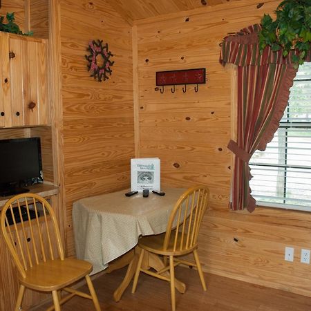 Medina Lake Camping Resort Cabin 3 Lakehills Εξωτερικό φωτογραφία