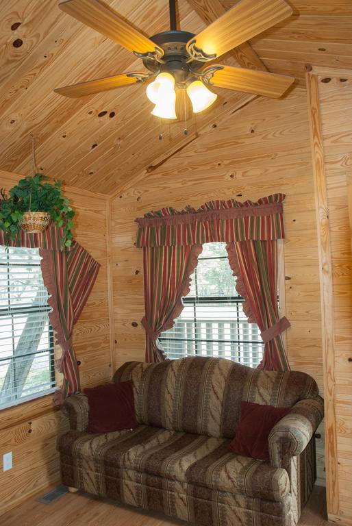 Medina Lake Camping Resort Cabin 3 Lakehills Εξωτερικό φωτογραφία