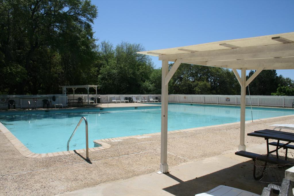 Medina Lake Camping Resort Cabin 3 Lakehills Εξωτερικό φωτογραφία