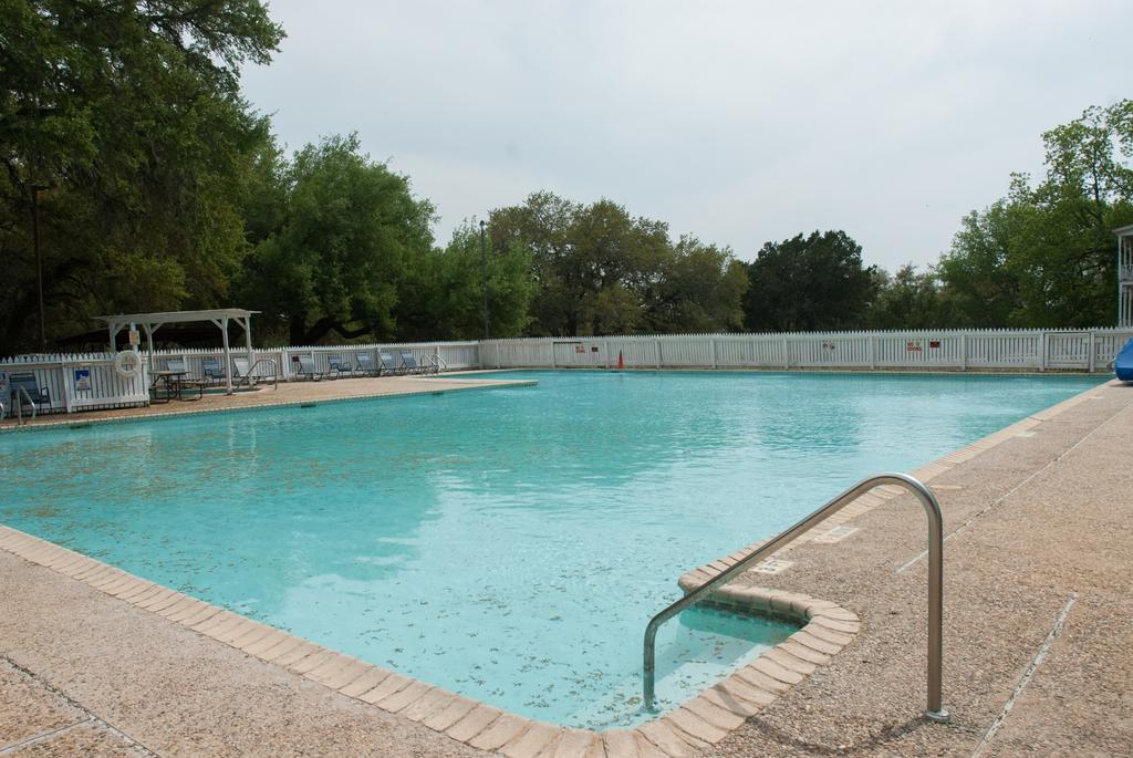 Medina Lake Camping Resort Cabin 3 Lakehills Εξωτερικό φωτογραφία