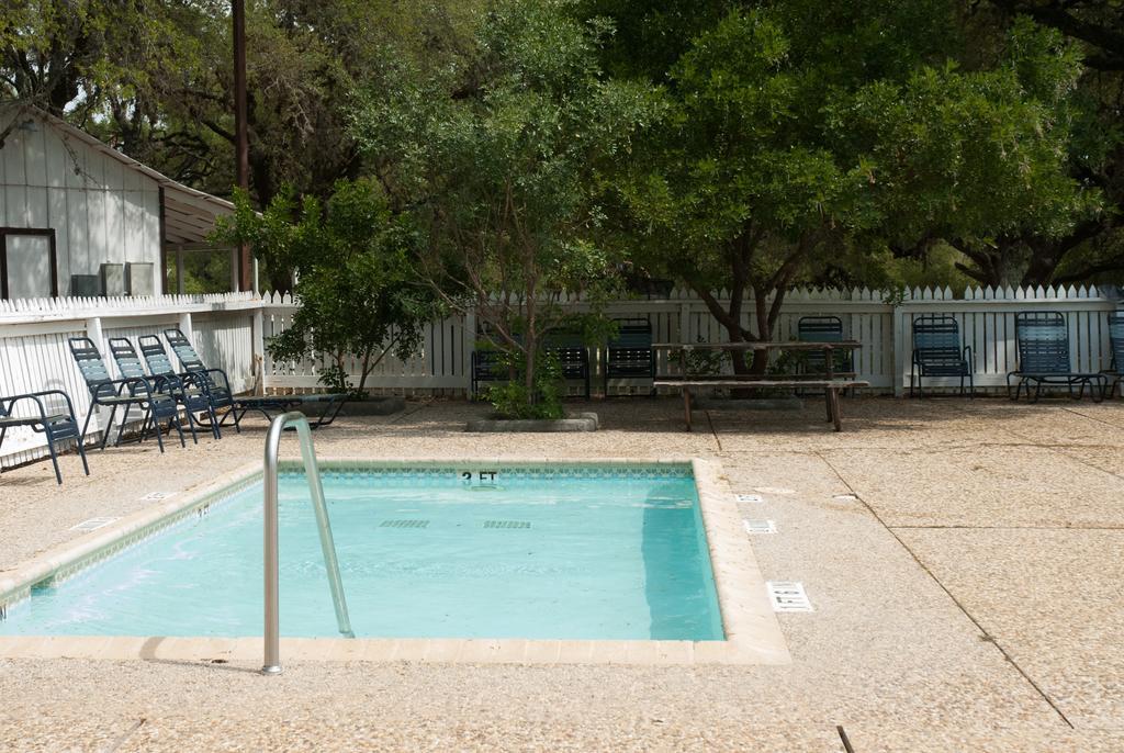 Medina Lake Camping Resort Cabin 3 Lakehills Εξωτερικό φωτογραφία
